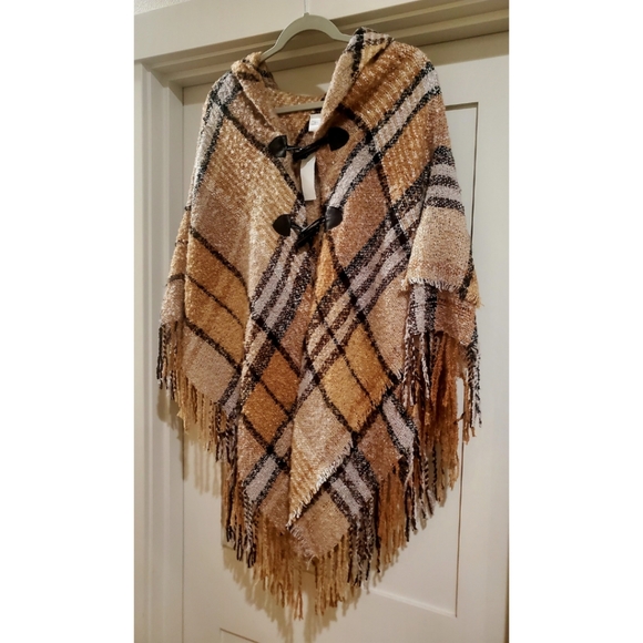 Plaid Fringed Shawl Cape Poncho NWT - Picture 2 of 7